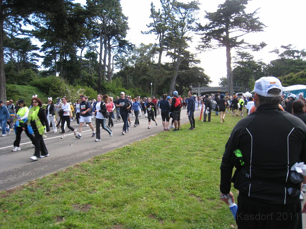 2011 Bay to Breakers Sunday 0655.JPG - I was able to participate in the 2011, 100th anniversary of the San Francisco Bay to Breakers 12K race. A great weekend for sight seeing and racing.